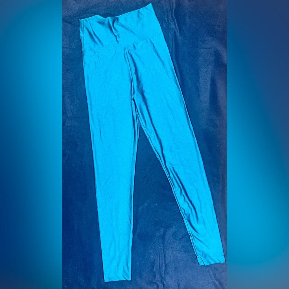 Baby blue shinny leggings